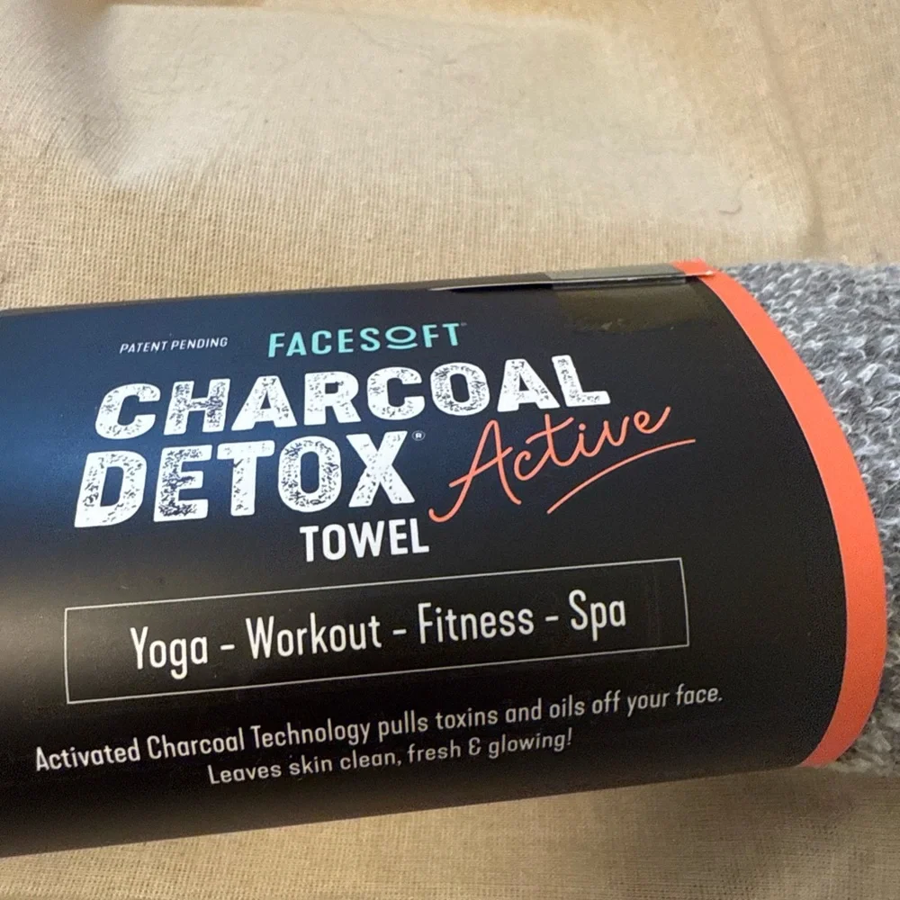 Facesoft charcoal detox active towel